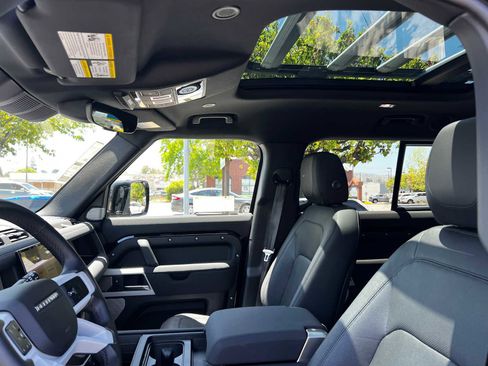 Used 2023 Land Rover Defender 130 SE image 22