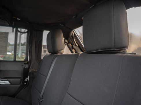 Used 2015 Jeep Wrangler Unlimited Sahara w/ Max Tow Package image 25