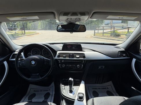 Used 2018 BMW 320i xDrive Sedan AWD/4WD image 10