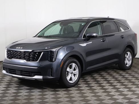 Used 2024 Kia Sorento LX FWD image 7