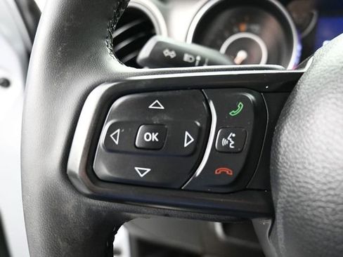 Used 2023 Jeep Gladiator Sport image 15