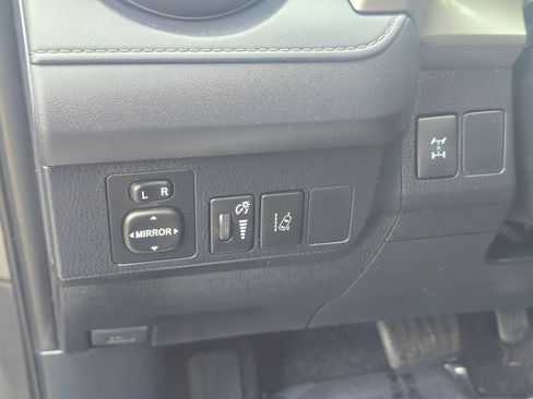 Used 2018 Toyota RAV4 LE w/ Carpet Mat Package AWD/4WD image 24