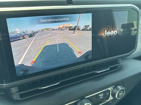 New 2025 Jeep Gladiator Sport image 25