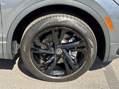 Certified 2023 Volkswagen Tiguan SE R-Line AWD/4WD image 10