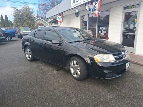 Used 2013 Dodge Avenger SE image 2