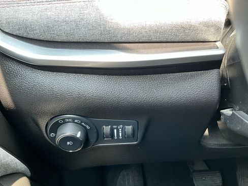 Used 2024 Jeep Compass Latitude AWD/4WD image 17