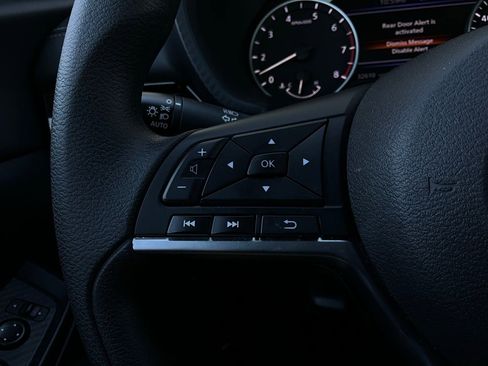 Used 2025 Nissan Sentra SV image 31