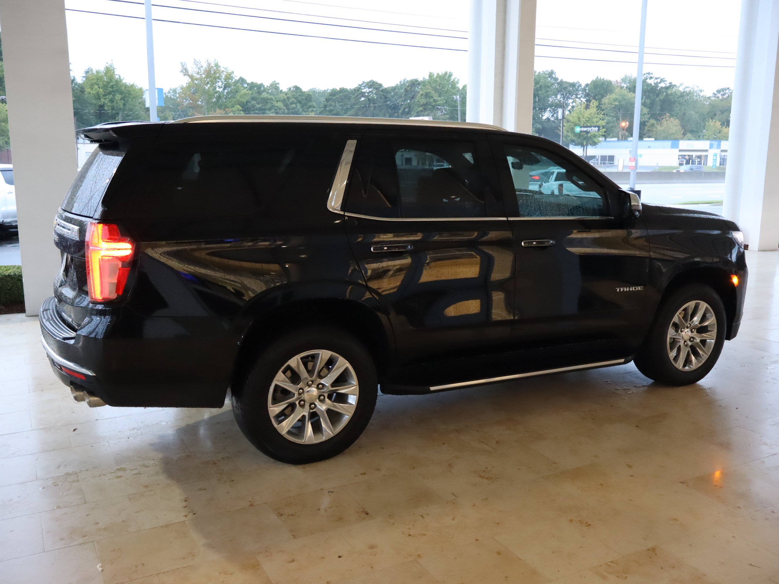 Used 2024 Chevrolet Tahoe Premier AWD/4WD image 11