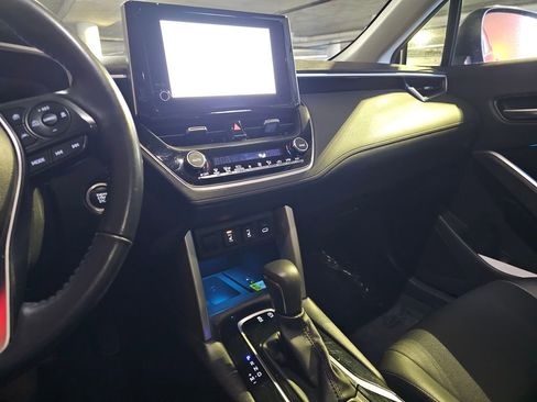 Used 2023 Toyota Corolla Cross XLE image 3