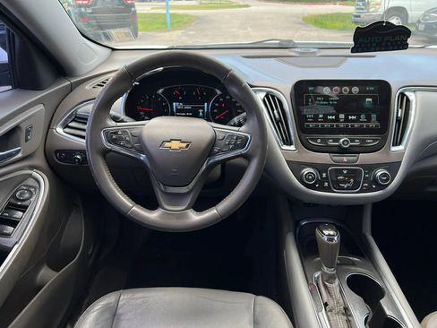 Used 2017 Chevrolet Malibu LT w/ Leather Package FWD image 17