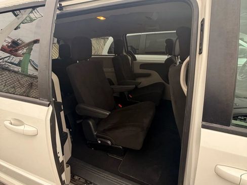 Used 2012 Dodge Grand Caravan SE image 12