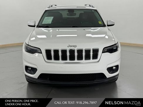 Used 2019 Jeep Cherokee Latitude Plus w/ Comfort/Convenience Group FWD image 2