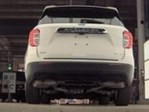 Used 2023 Ford Explorer XLT image 11