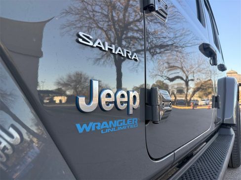Used 2022 Jeep Wrangler Unlimited Sahara image 25