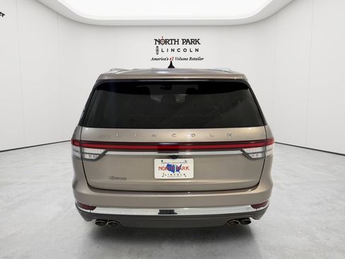 Used 2021 Lincoln Aviator 2WD image 4