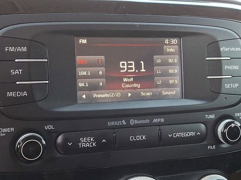 Used 2016 Kia Soul ! FWD image 17