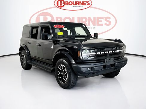 Used 2025 Ford Bronco Outer Banks AWD/4WD image 1