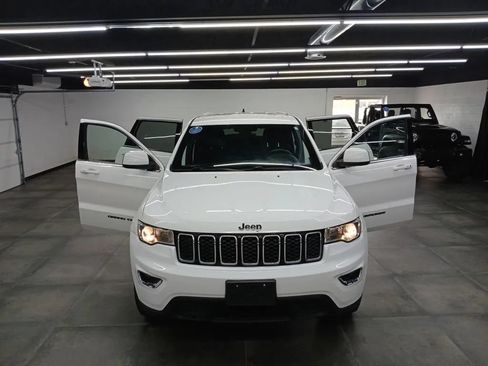 Used 2017 Jeep Grand Cherokee Laredo AWD/4WD image 26