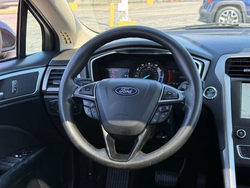 Used 2020 Ford Fusion SE FWD image 13