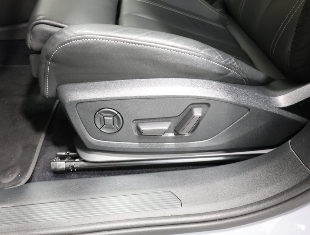 Used 2023 Audi Q4 e-tron Premium Plus w/ Premium Plus AWD/4WD image 14