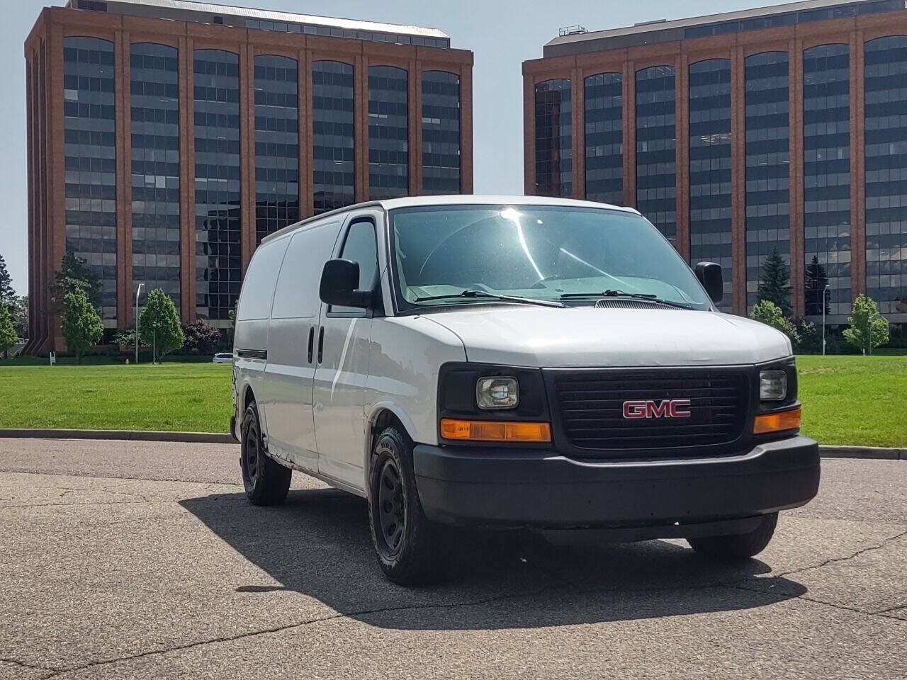 Used 2012 GMC Savana 1500 AWD image 1