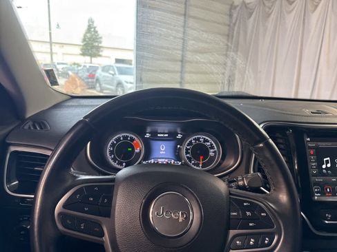 Used 2019 Jeep Cherokee Limited w/ Technology Group image 25