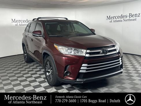 Used 2019 Toyota Highlander LE FWD image 1