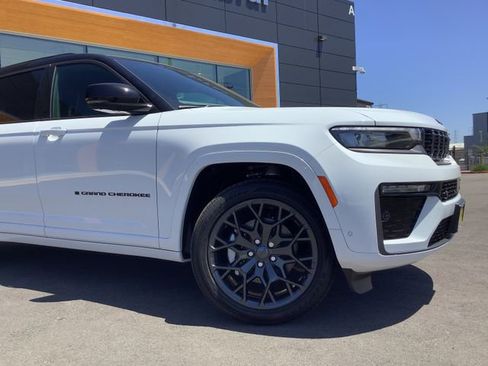New 2026 Jeep Grand Cherokee L Summit w/ Obsidian Package AWD/4WD image 3