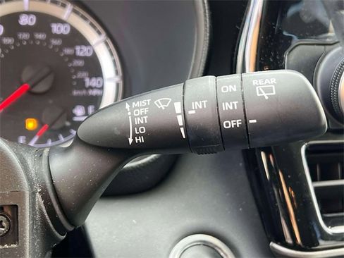 Used 2021 Toyota Highlander LE image 23