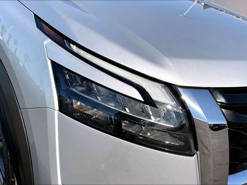 Certified 2024 Nissan Pathfinder SV FWD image 29
