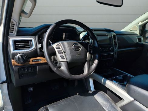 Used 2018 Nissan Titan SL w/ Chrome Package RWD image 15