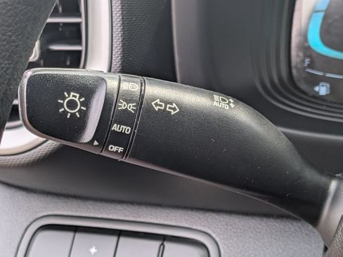 Certified 2024 Hyundai Venue SE FWD image 18