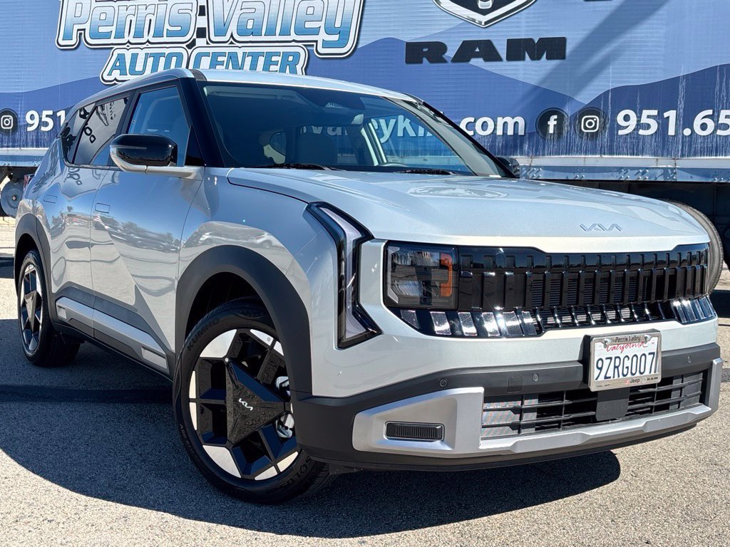 Certified 2027 Kia Seltos S FWD image 1