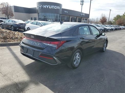 Used 2024 Hyundai Elantra SE image 4