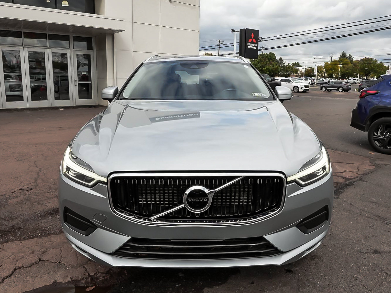 Used 2018 Volvo XC60 T5 Momentum w/ Convenience Package AWD/4WD image 2