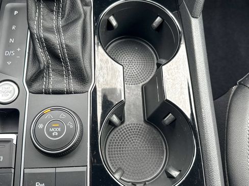 Used 2021 Volkswagen Atlas SEL R-Line image 40