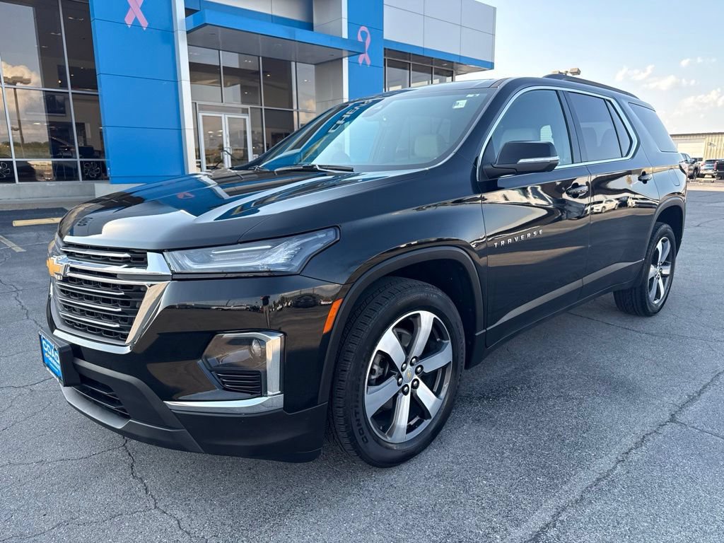 Used 2023 Chevrolet Traverse LT w/ LT Premium Package AWD/4WD image 7