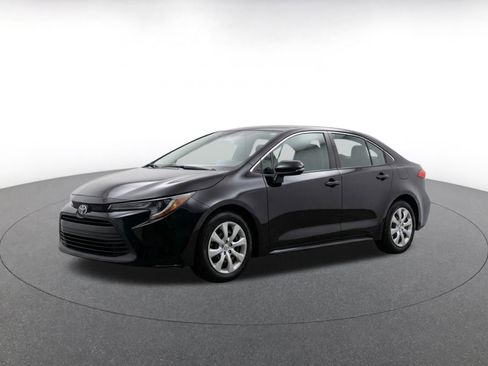 Used 2025 Toyota Corolla LE FWD image 3