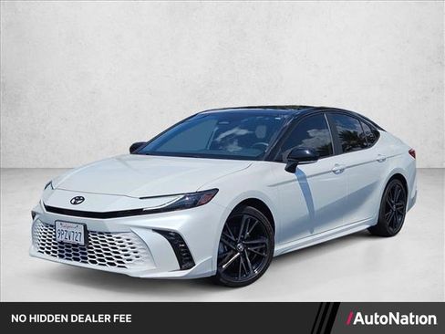 Used 2025 Toyota Camry XSE FWD image 1