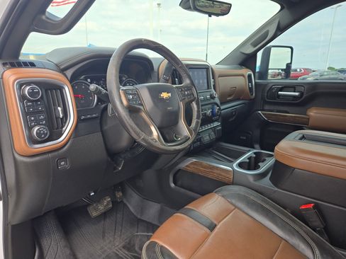Used 2022 Chevrolet Silverado 2500 High Country w/ Z71 Off-Road Package image 11
