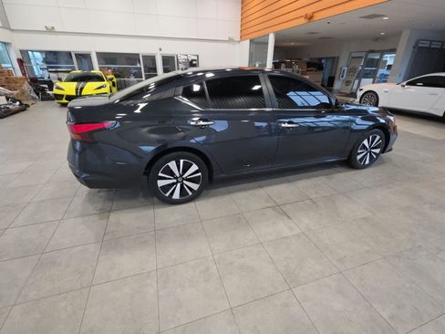 Used 2022 Nissan Altima 2.5 SV FWD image 7