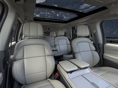 New 2026 Lincoln Navigator Reserve AWD/4WD image 10