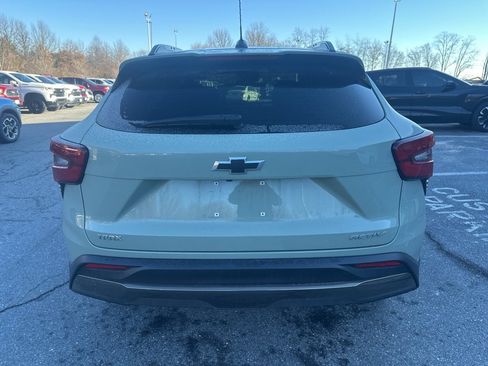 Used 2024 Chevrolet Trax ACTIV w/ Sunroof Package image 6