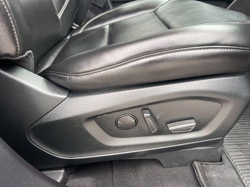 Used 2022 Ford Explorer XLT w/ Equipment Group 202A image 12