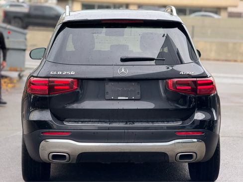 Used 2024 Mercedes-Benz GLB 250 4MATIC image 3