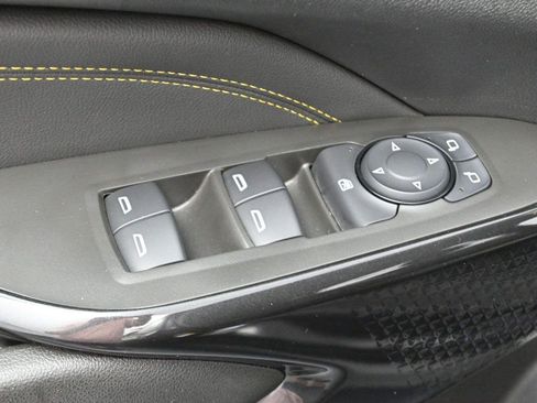 Used 2024 Chevrolet Trax LT w/ Sunroof Package FWD image 12