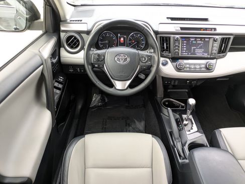 Used 2018 Toyota RAV4 Limited FWD image 13