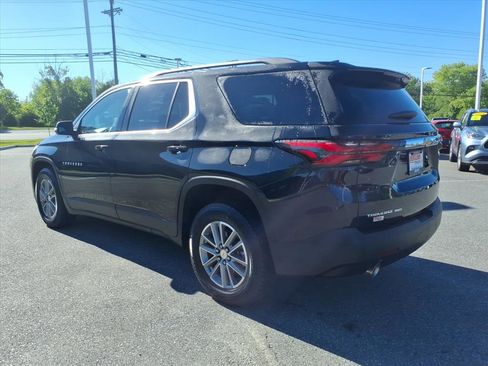 Used 2023 Chevrolet Traverse LT w/ Rear Camera Mirror Package AWD/4WD image 12