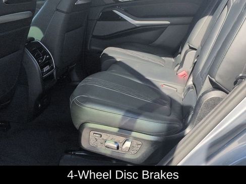 Used 2025 BMW X7 xDrive40i AWD/4WD image 25
