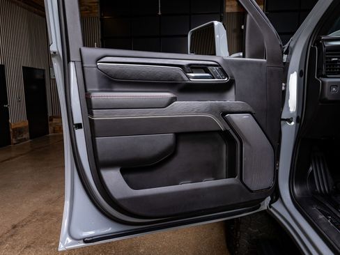 Used 2024 GMC Sierra 2500 AT4X image 36